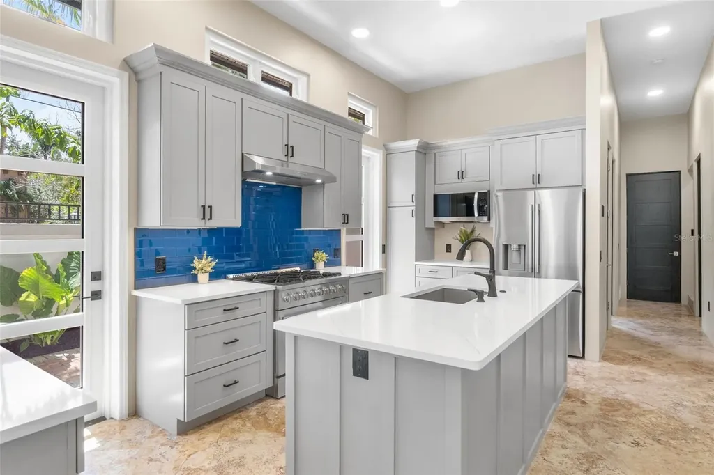 324 Siesta Drive Sarasota FL 34242