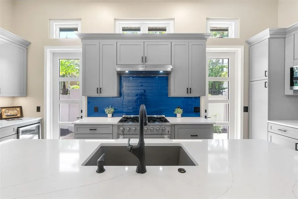 324 Siesta Drive Sarasota FL 34242