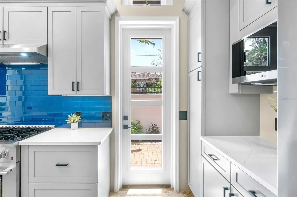 324 Siesta Drive Sarasota FL 34242
