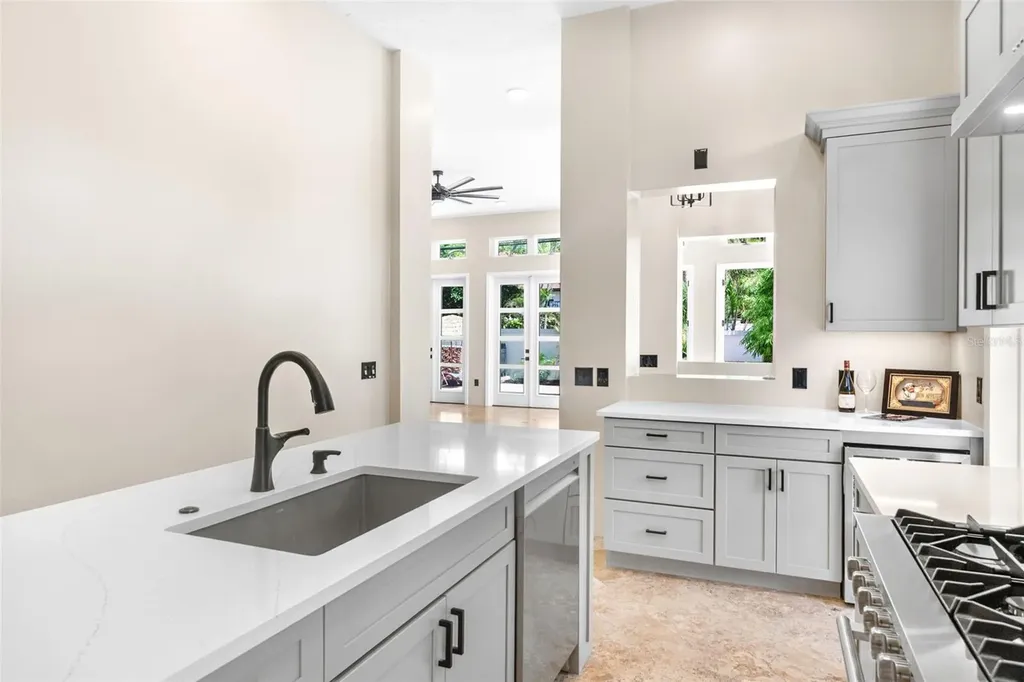 324 Siesta Drive Sarasota FL 34242