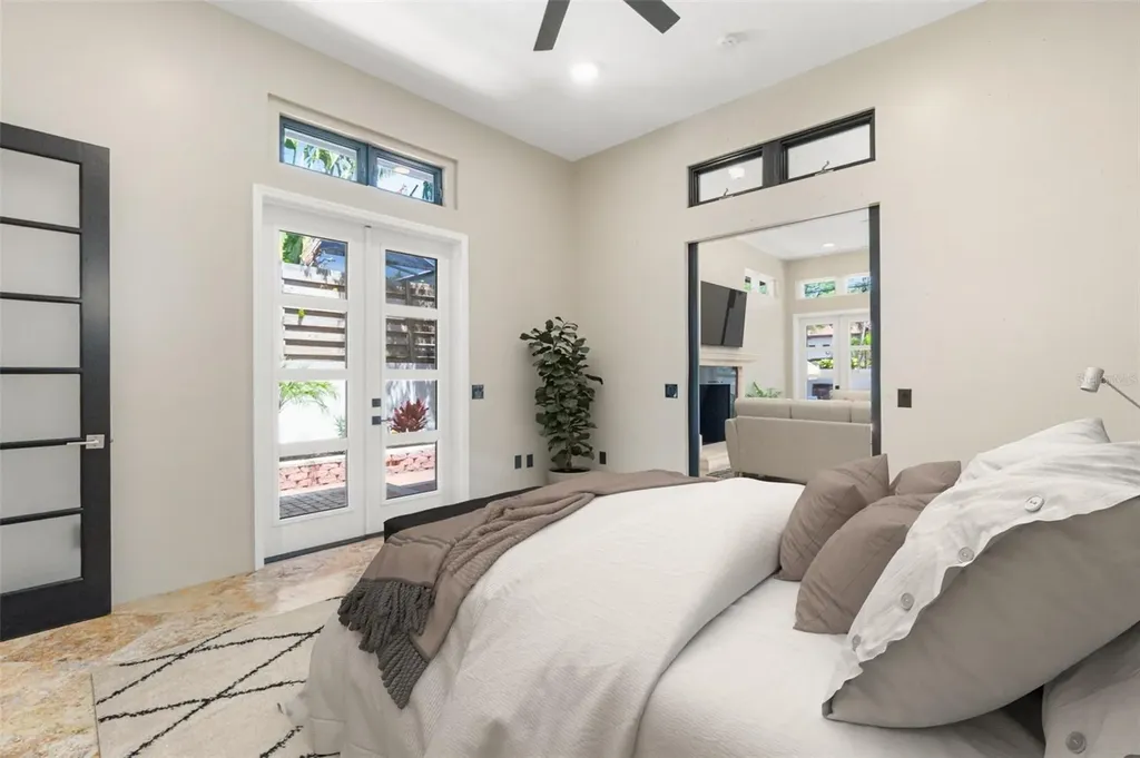 324 Siesta Drive Sarasota FL 34242