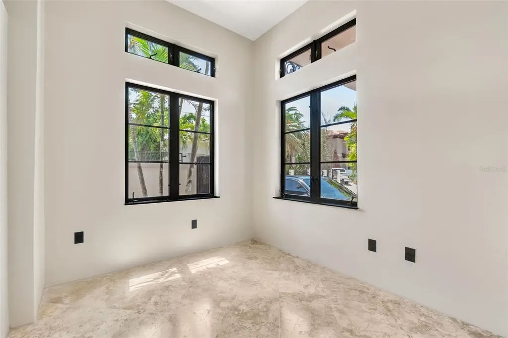 324 Siesta Drive Sarasota FL 34242