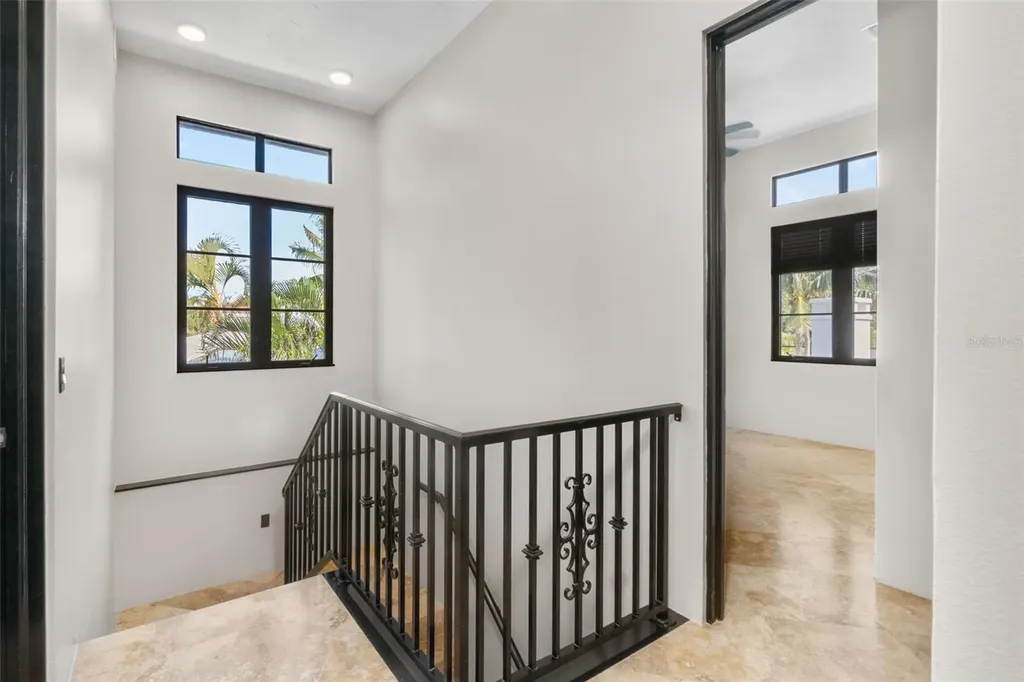 324 Siesta Drive Sarasota FL 34242