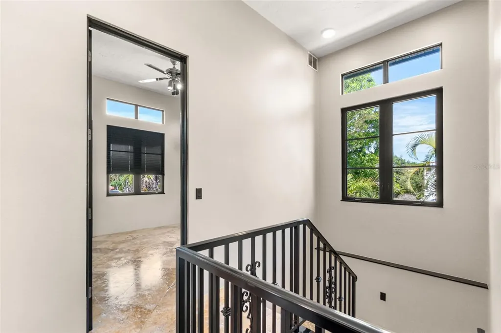 324 Siesta Drive Sarasota FL 34242