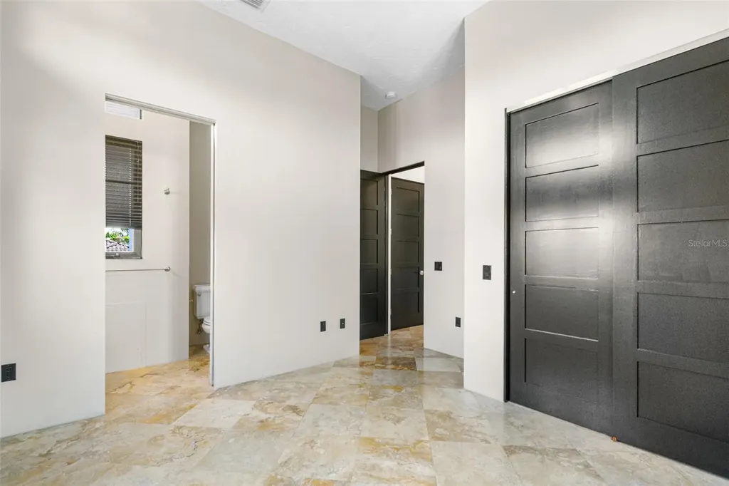 324 Siesta Drive Sarasota FL 34242