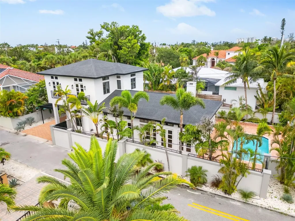 324 Siesta Drive Sarasota FL 34242