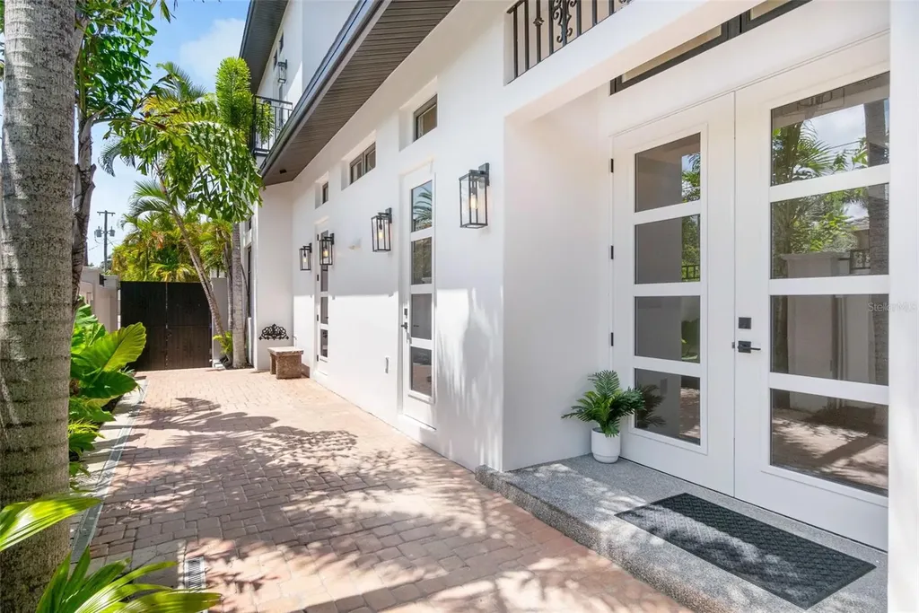 324 Siesta Drive Sarasota FL 34242
