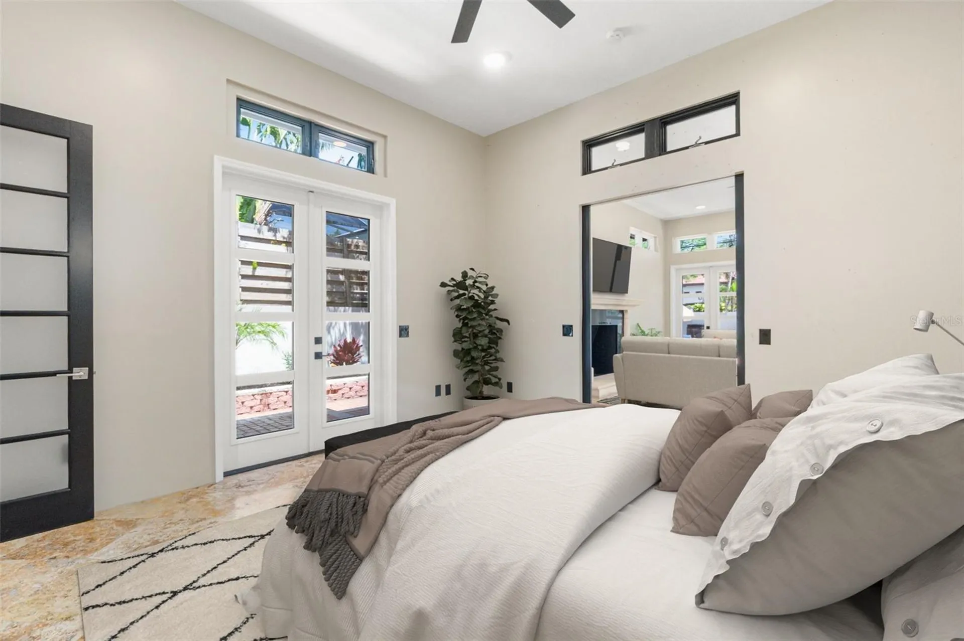 324 Siesta Drive Sarasota FL 34242