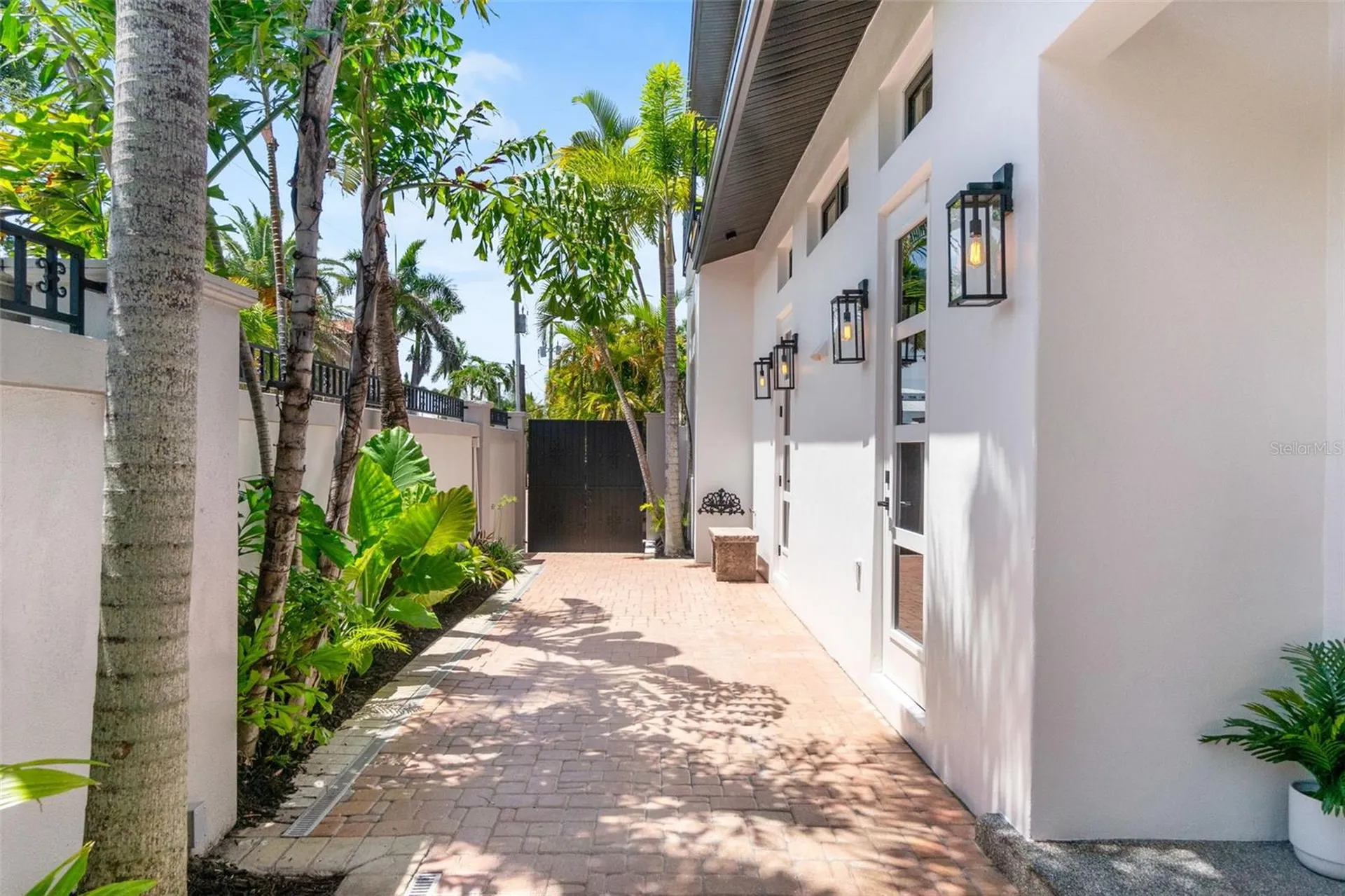 324 Siesta Drive Sarasota FL 34242
