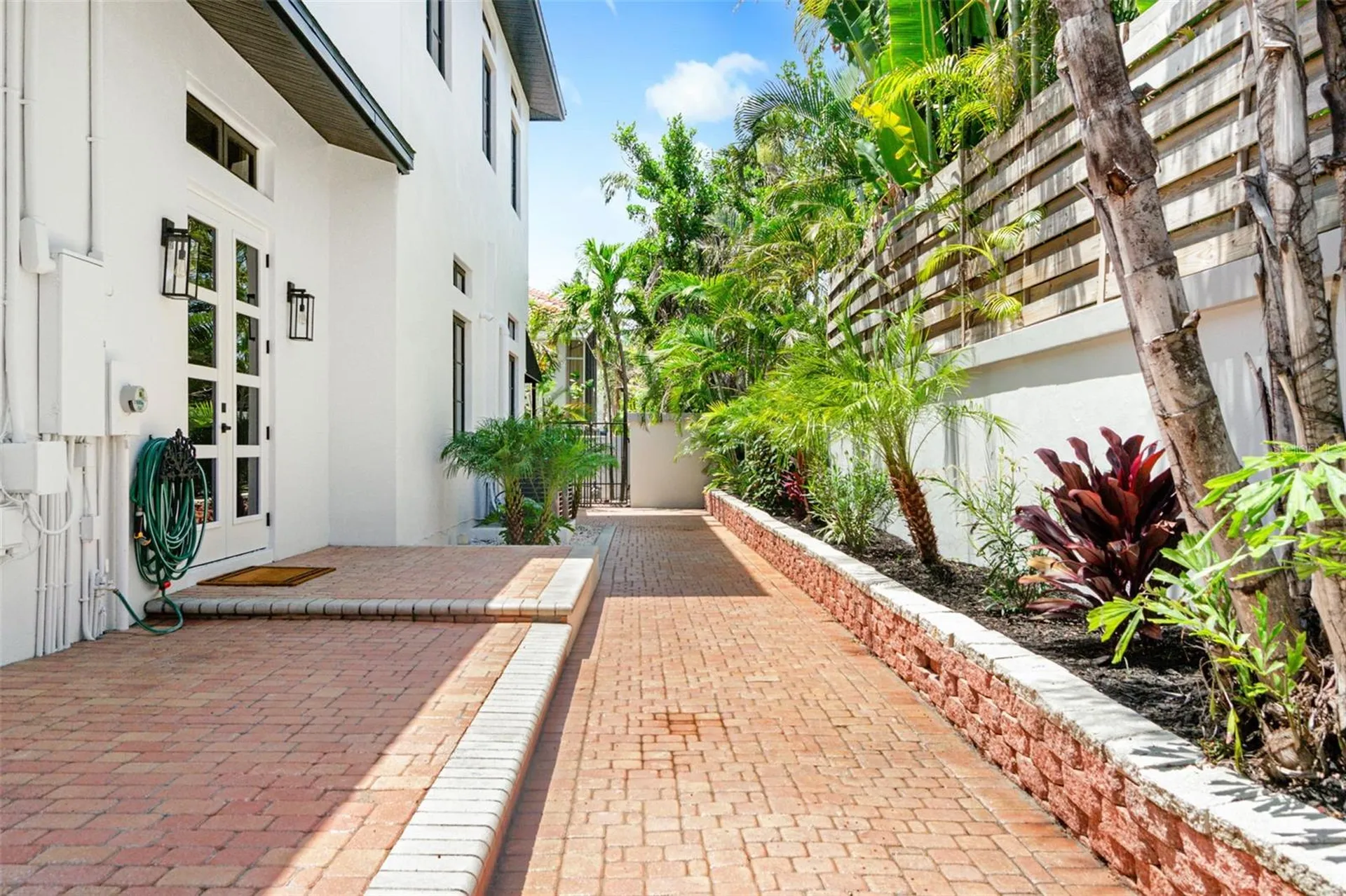324 Siesta Drive Sarasota FL 34242