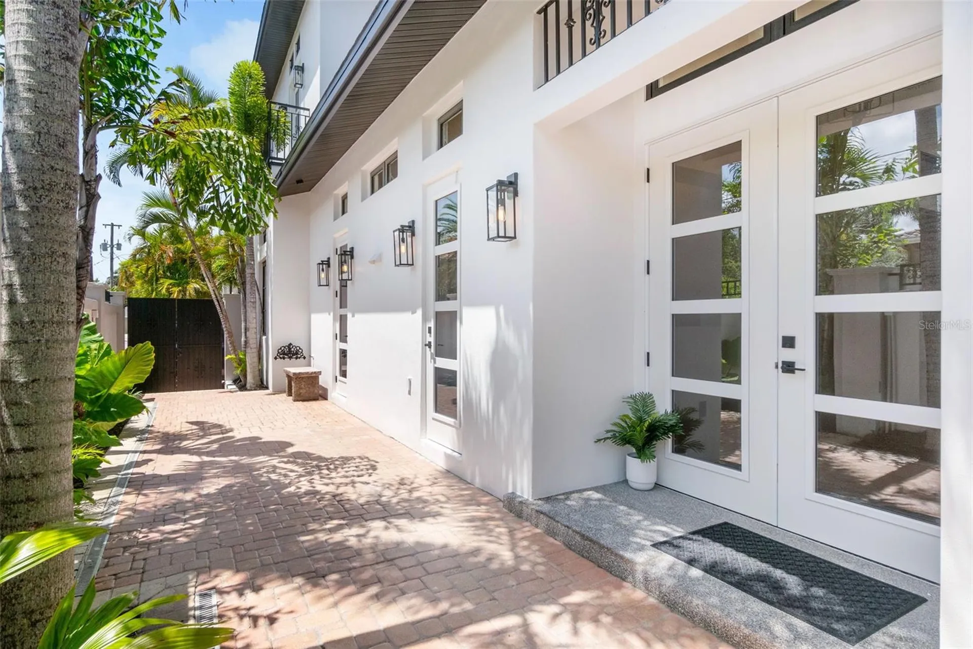 324 Siesta Drive Sarasota FL 34242