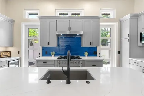 324 Siesta Drive Sarasota FL 34242