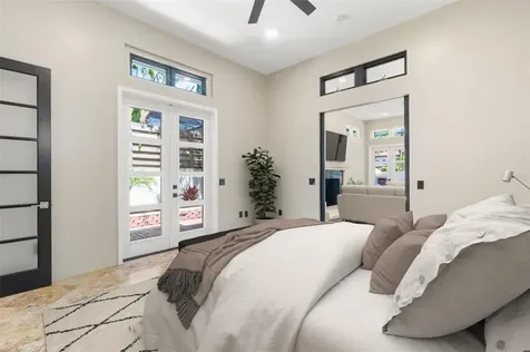 324 Siesta Drive Sarasota FL 34242