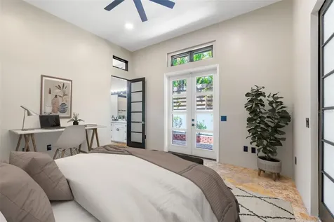 324 Siesta Drive Sarasota FL 34242