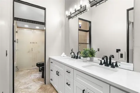 324 Siesta Drive Sarasota FL 34242