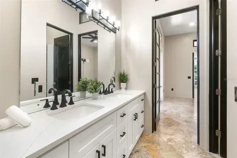 324 Siesta Drive Sarasota FL 34242