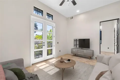 324 Siesta Drive Sarasota FL 34242