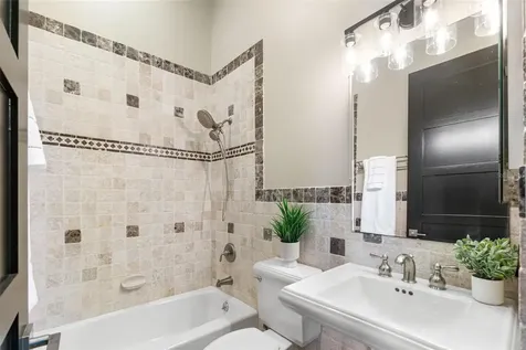324 Siesta Drive Sarasota FL 34242