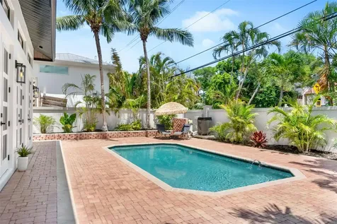 324 Siesta Drive Sarasota FL 34242