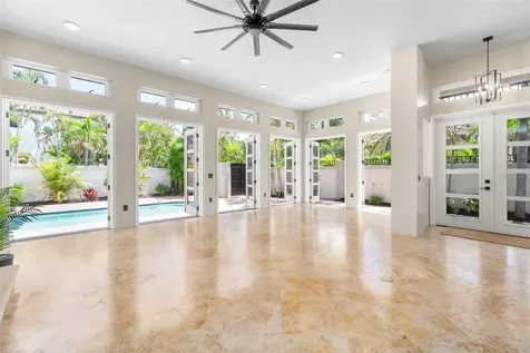 324 Siesta Drive Sarasota FL 34242