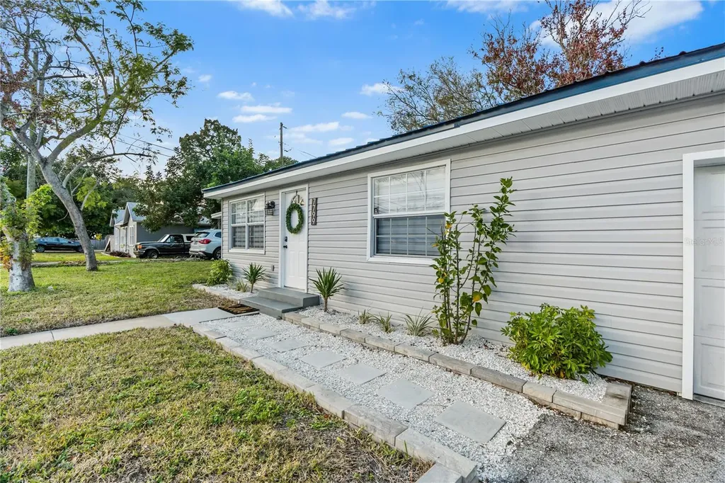 7799 46th Ave N St Petersburg FL 33709