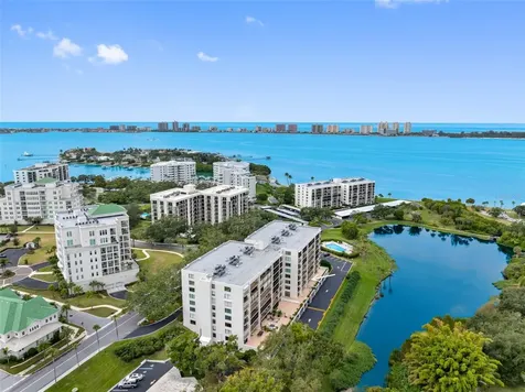 220 Belleview Boulevard Belleair FL 33756