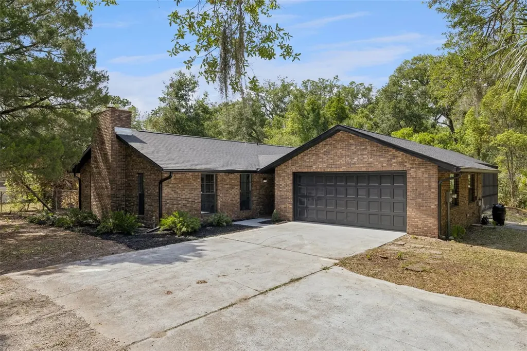 1095 E Graves Avenue Orange City FL 32763