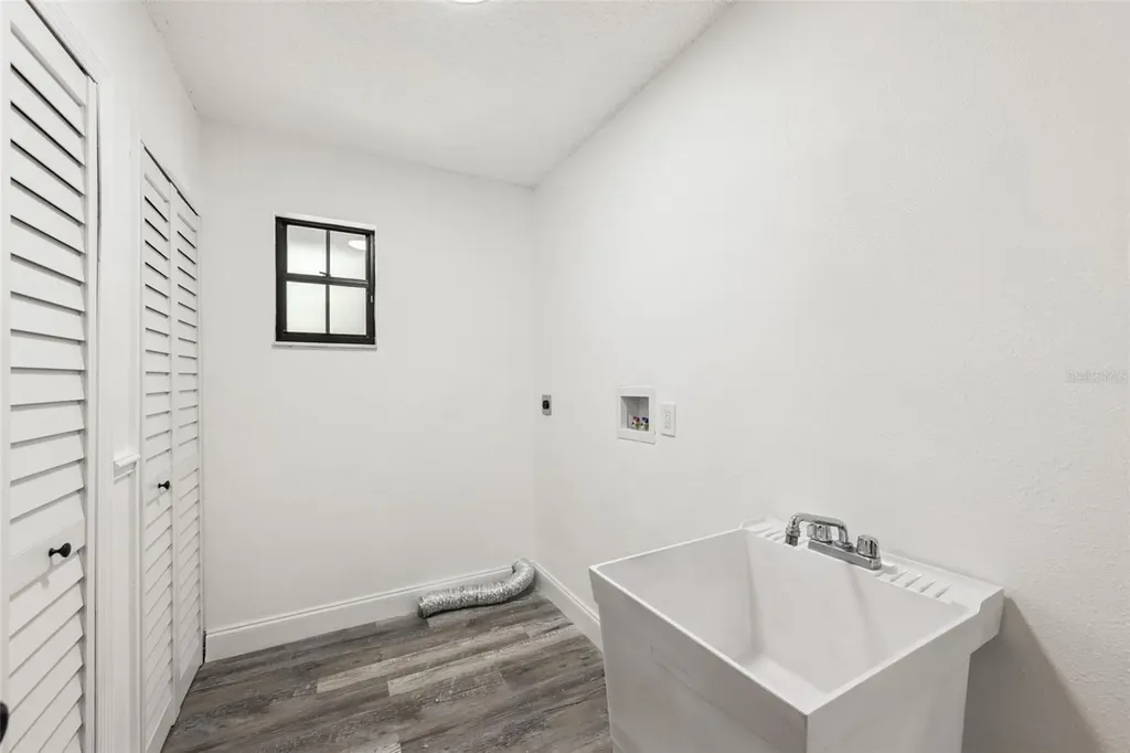 1095 E Graves Avenue Orange City FL 32763