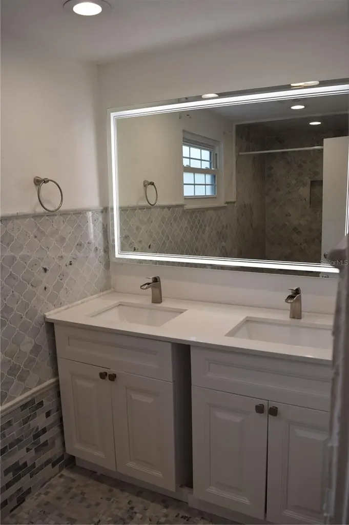 2690 64th Place N St Petersburg FL 33702