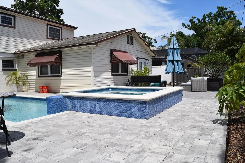 2690 64th Place N St Petersburg FL 33702