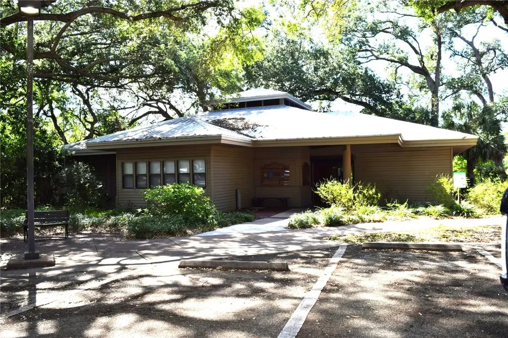 2690 64th Place N St Petersburg FL 33702