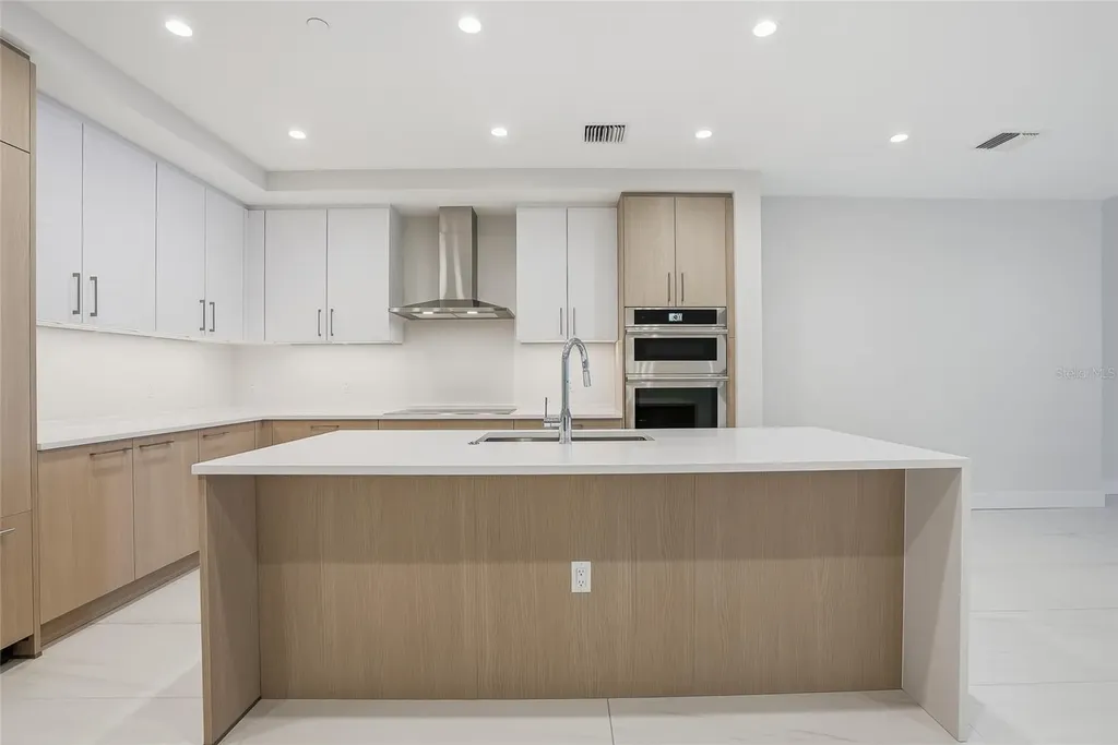275 1st Avenue S St Petersburg FL 33701
