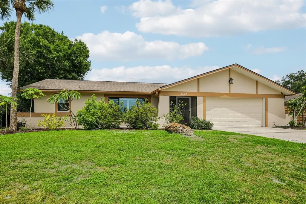 4541 Charing Cross Road Sarasota FL 34241