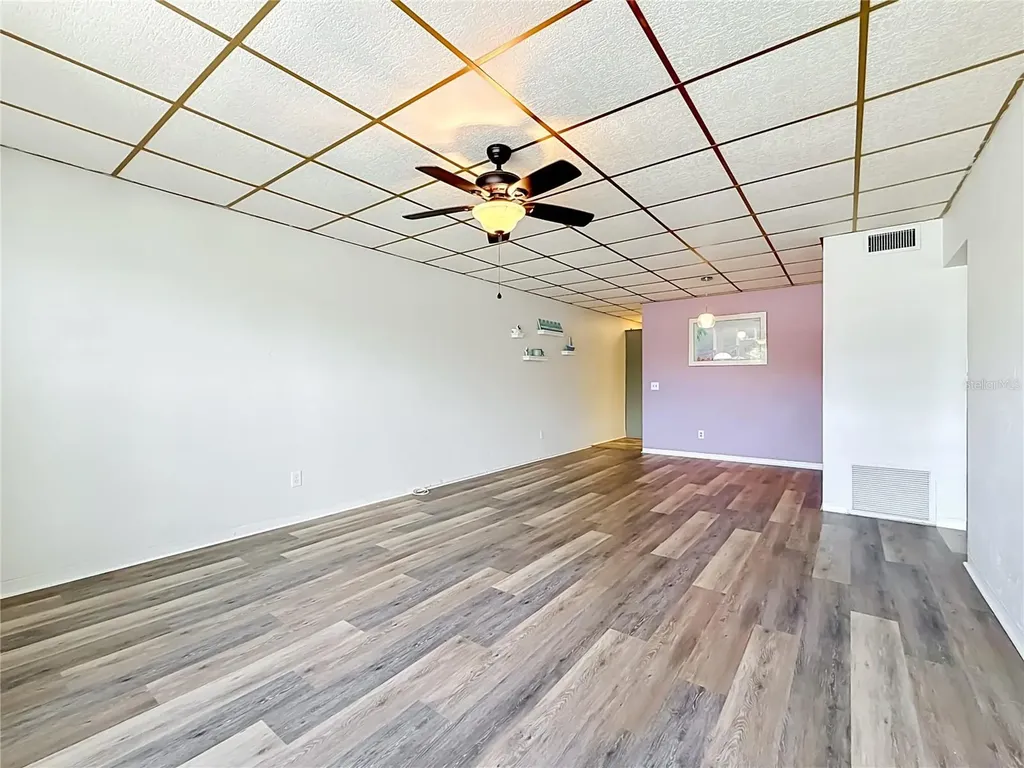5860 43rd Terrace N Kenneth City FL 33709