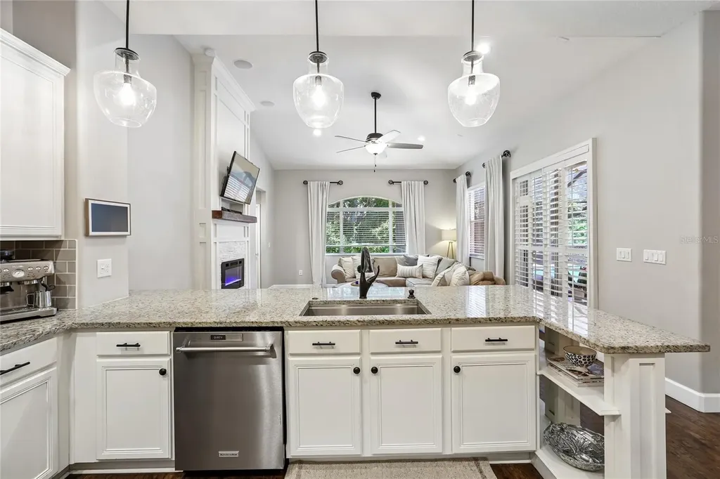 6004 Merlinwood Drive Lithia FL 33547