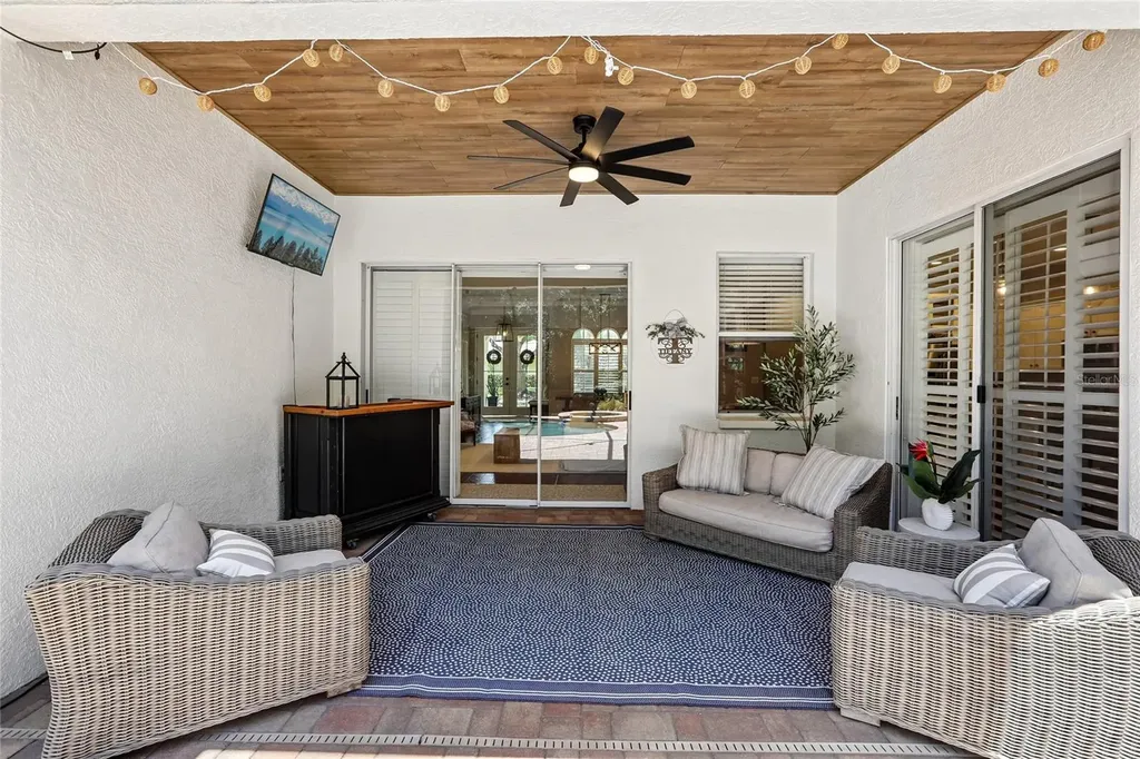 6004 Merlinwood Drive Lithia FL 33547