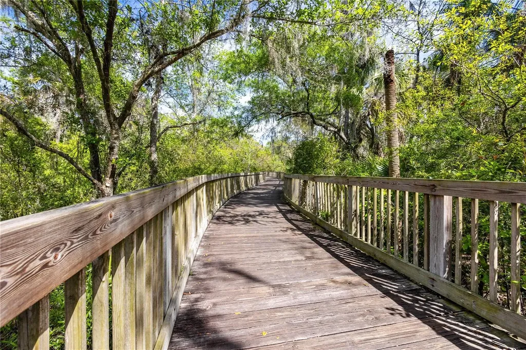6004 Merlinwood Drive Lithia FL 33547