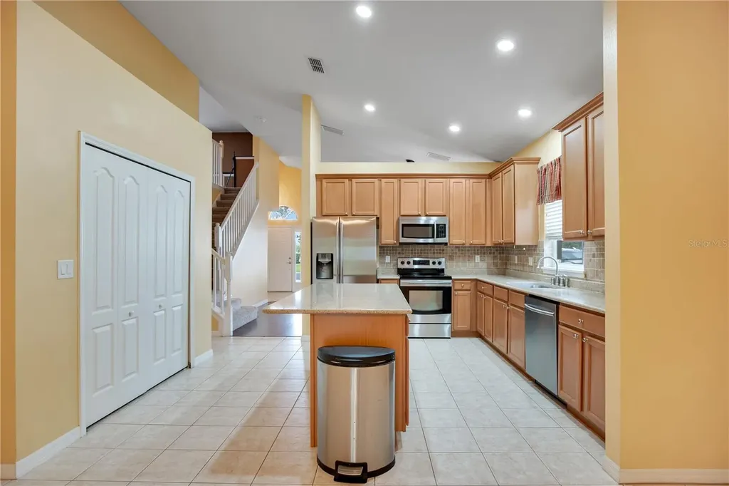 469 Carey Way Orlando FL 32825