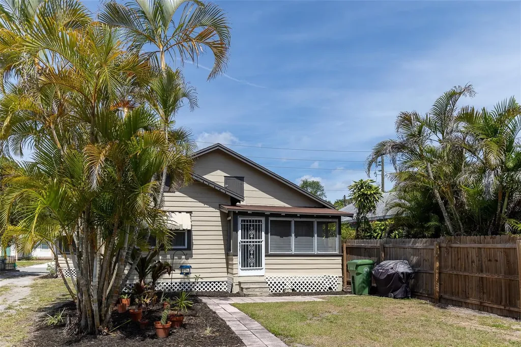 1221 18th Street W Bradenton FL 34205