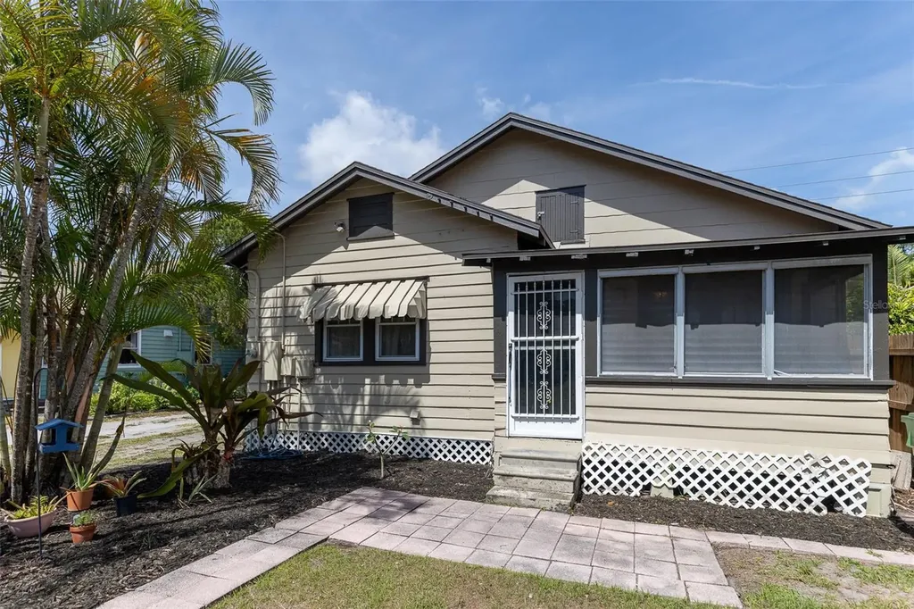 1221 18th Street W Bradenton FL 34205