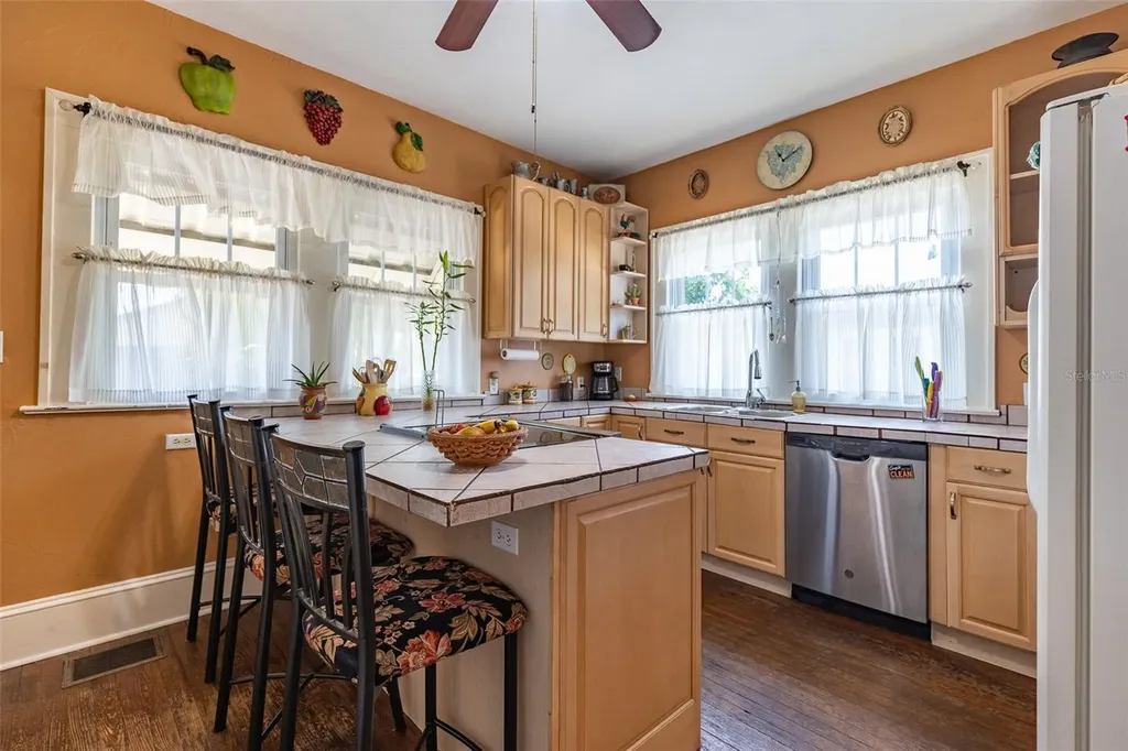 1221 18th Street W Bradenton FL 34205