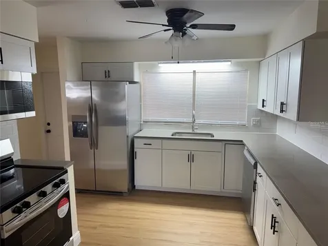 5143 1st Street Zephyrhills FL 33542