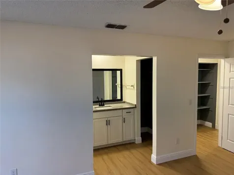5143 1st Street Zephyrhills FL 33542