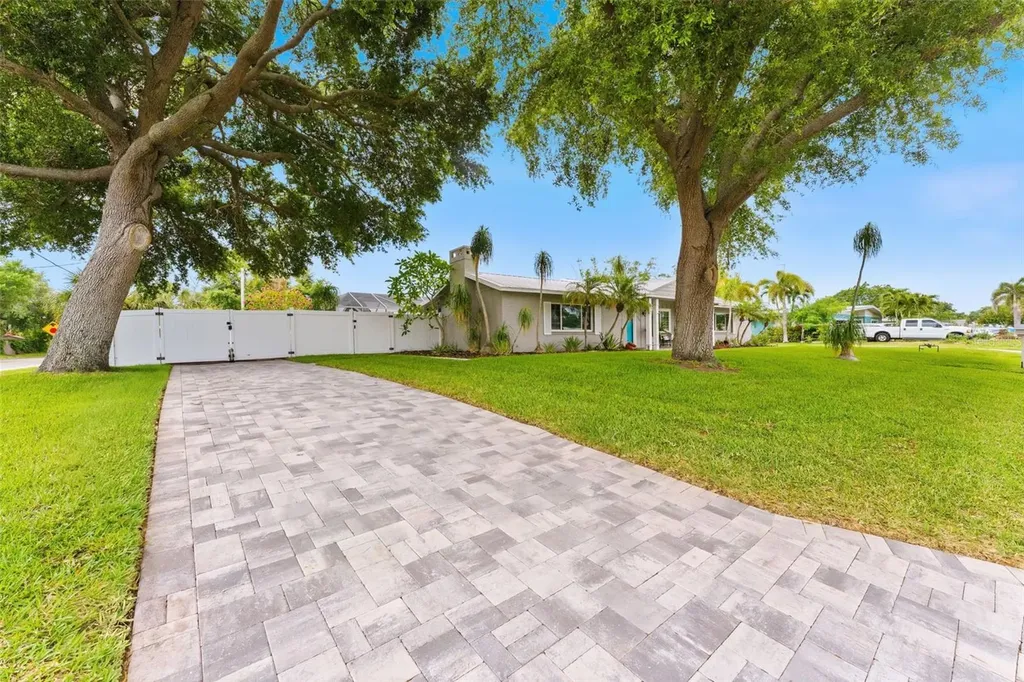 5105 7th Avenue Drive W Bradenton FL 34209