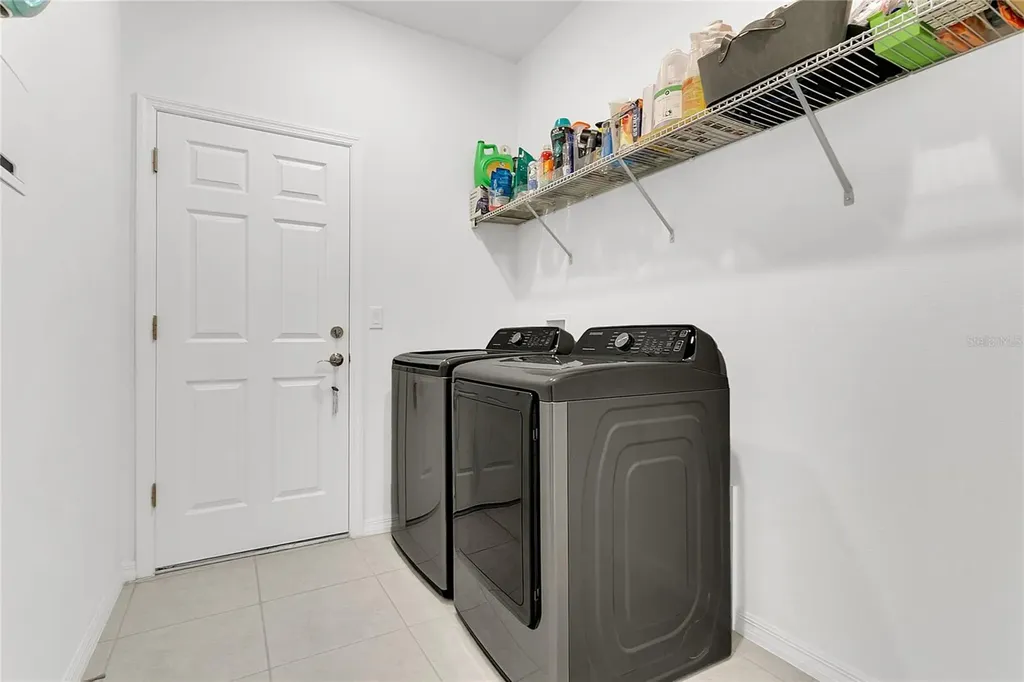 1580 Blue Lagoon Circle Mascotte FL 34753