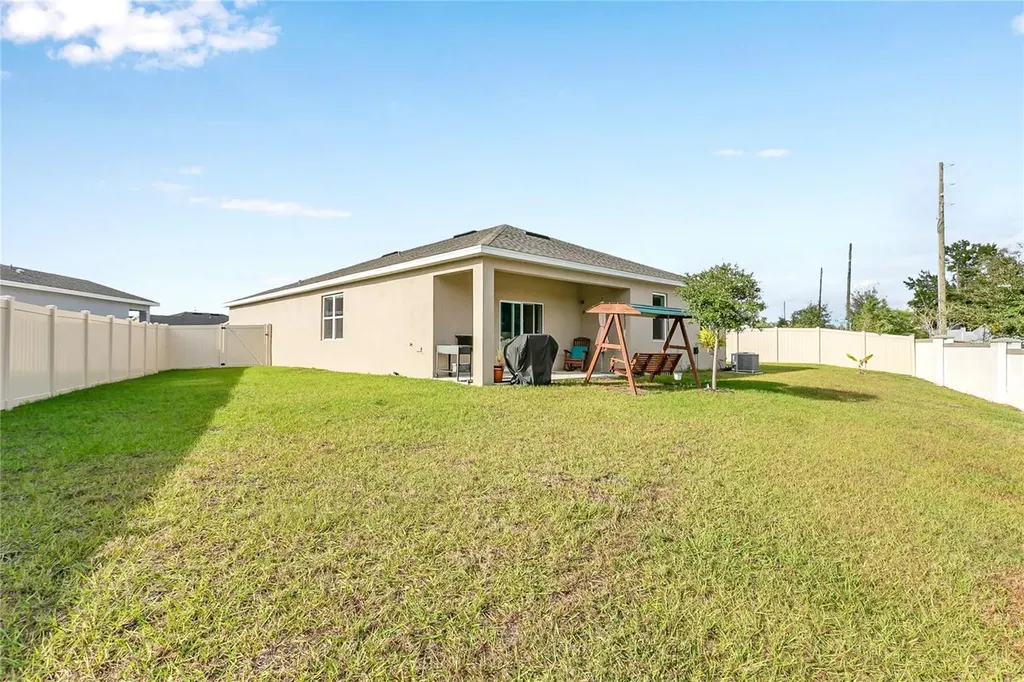 1580 Blue Lagoon Circle Mascotte FL 34753