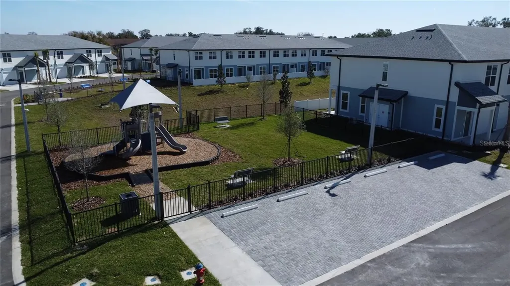 1019 E Caroline Street Tavares FL 32778