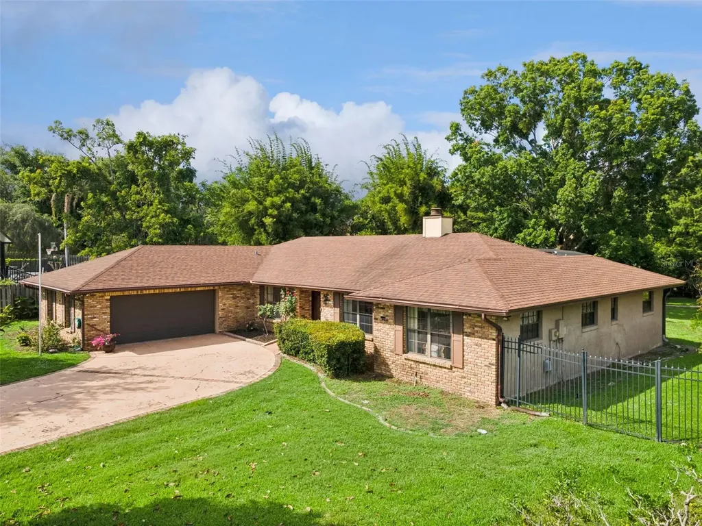 4909 Lake Gatlin Woods Court Orlando FL 32806