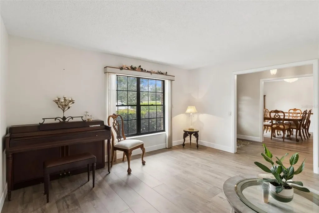 4909 Lake Gatlin Woods Court Orlando FL 32806