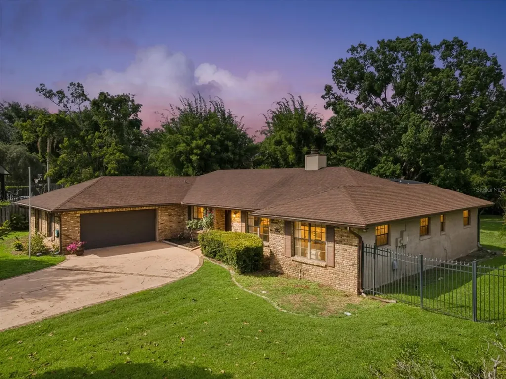 4909 Lake Gatlin Woods Court Orlando FL 32806
